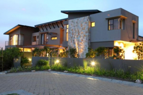House in Secure Stonehurst Estate